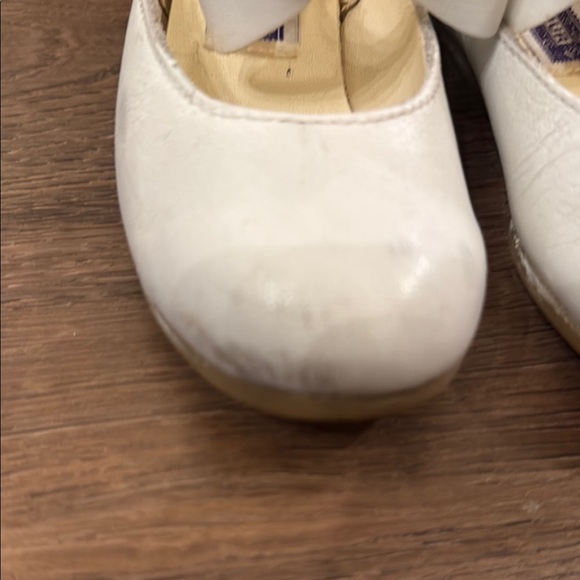 L'Amour White Bow Dress Shoes for Kids - Picture 2 of 6